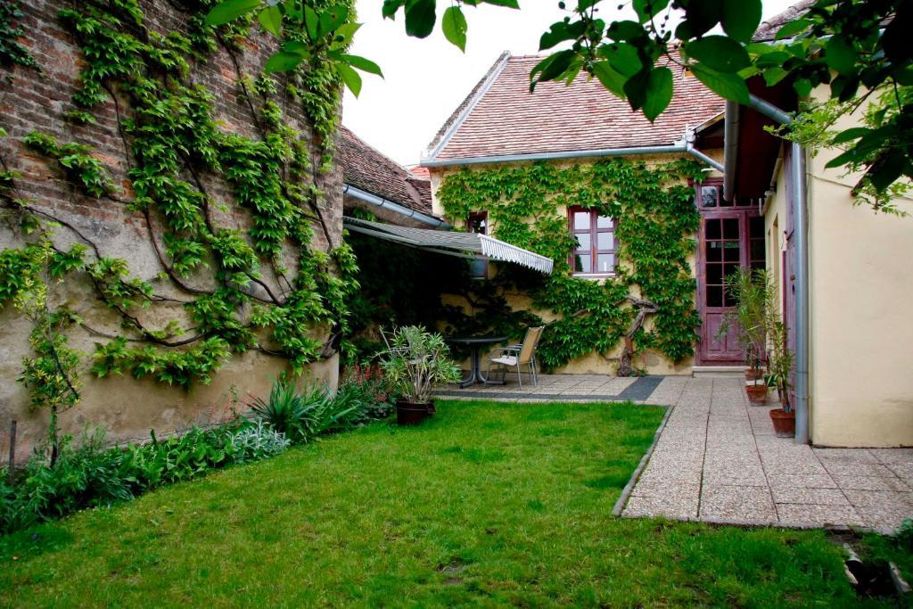 Green Tree Apartment Pécs Kültér fotó